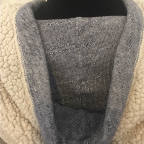 Abercrombie &Fitch faux fur hoodie - Picture 4 of 6