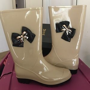 Sz 11 rain boots