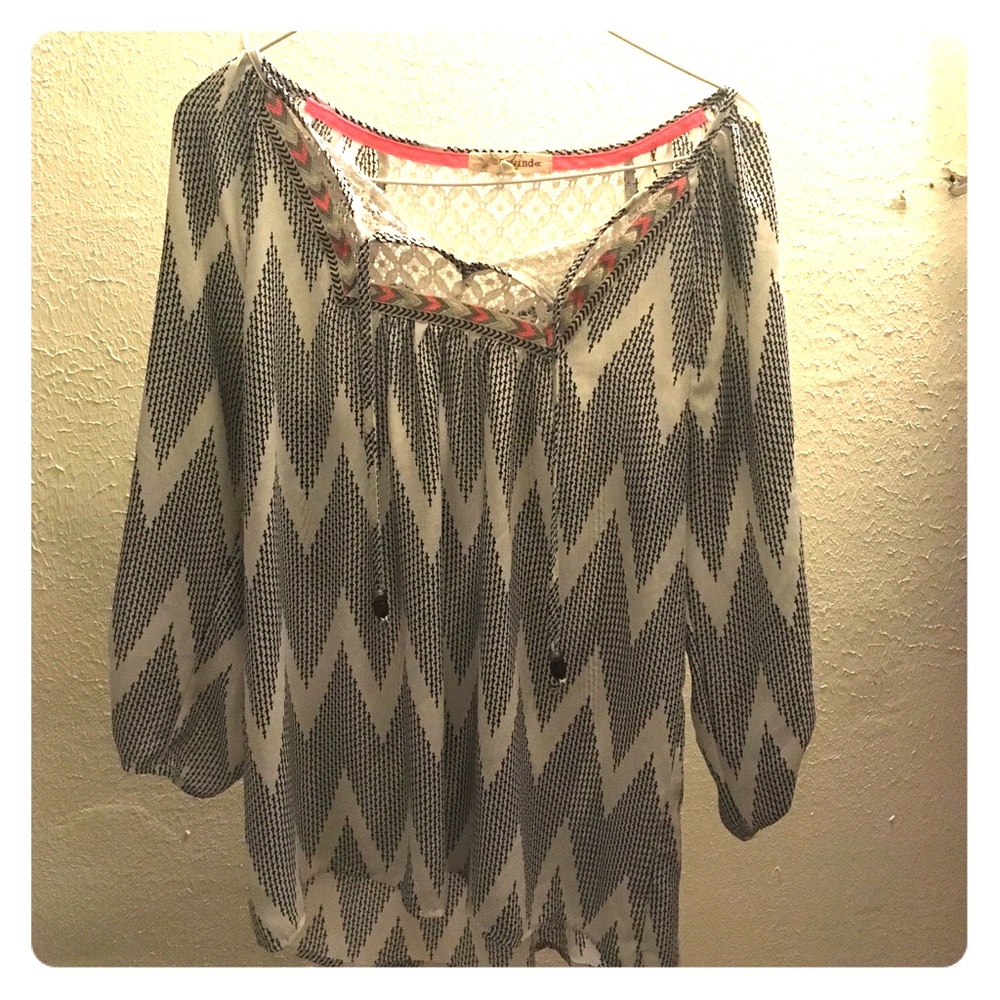 Super cute top never worn