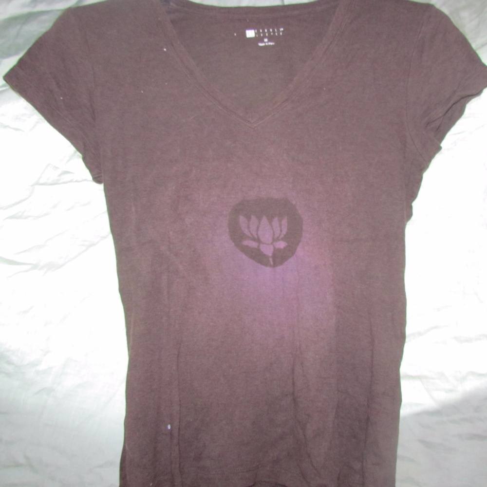 v-neck tee with lotus and Ganesh print