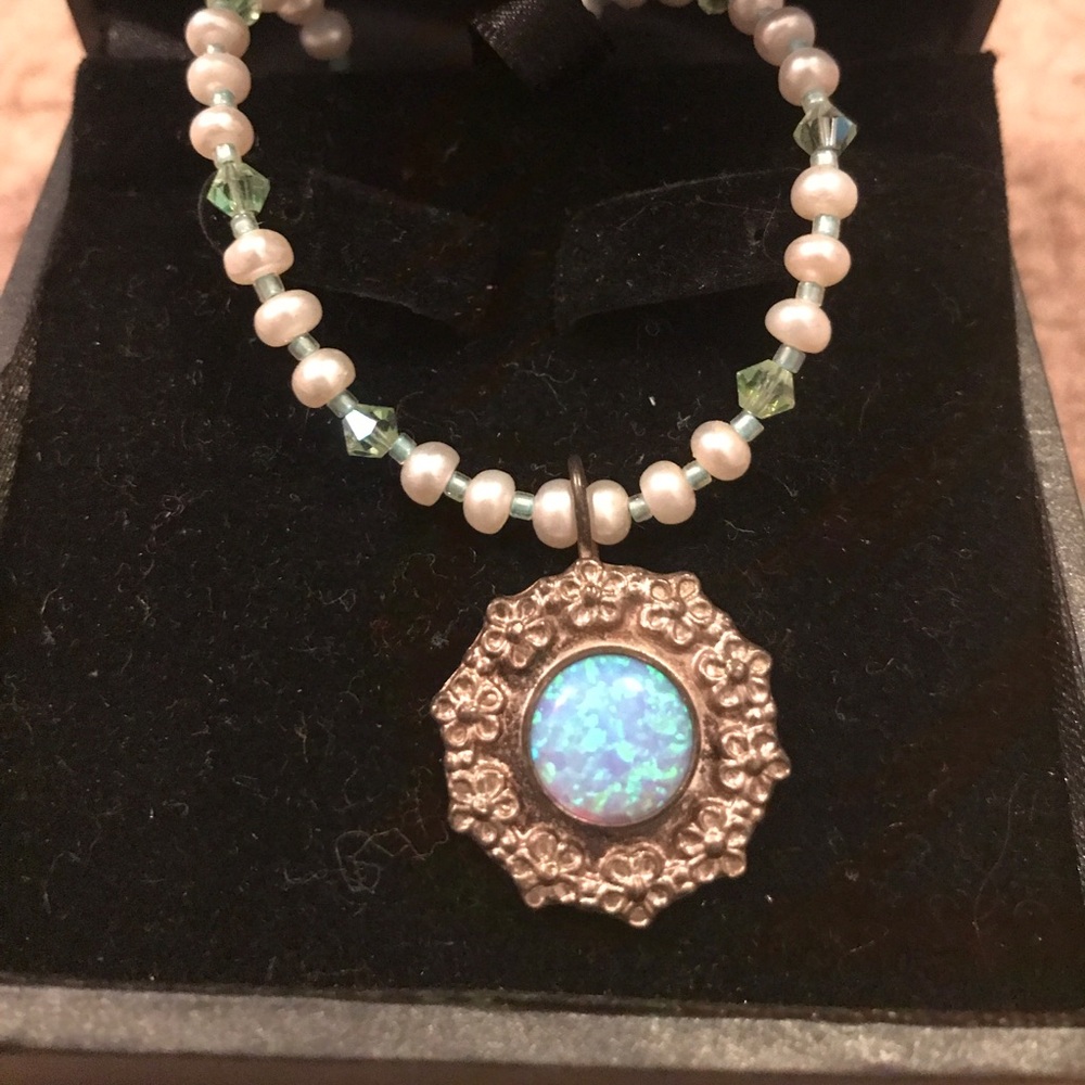 Blue pendent necklace