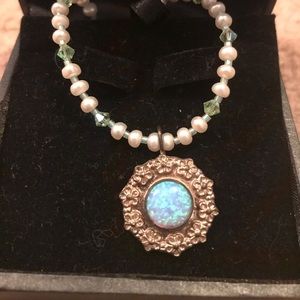 Blue pendent necklace