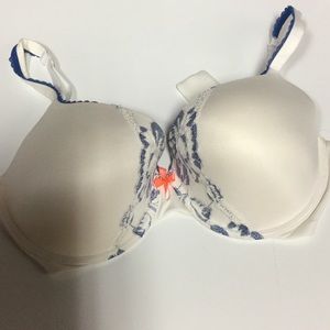 VICTORIA'S SECRET BODY BY VICTORIA 36DD
