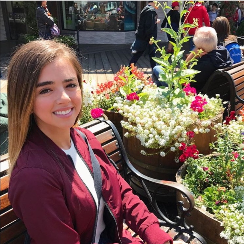 Meet your Posher, Claudia