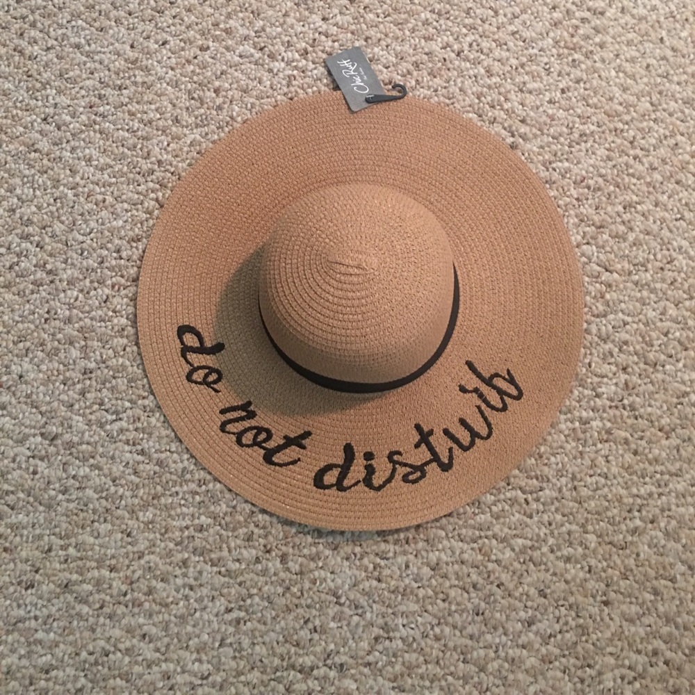 "Do not disturb" floppy hat