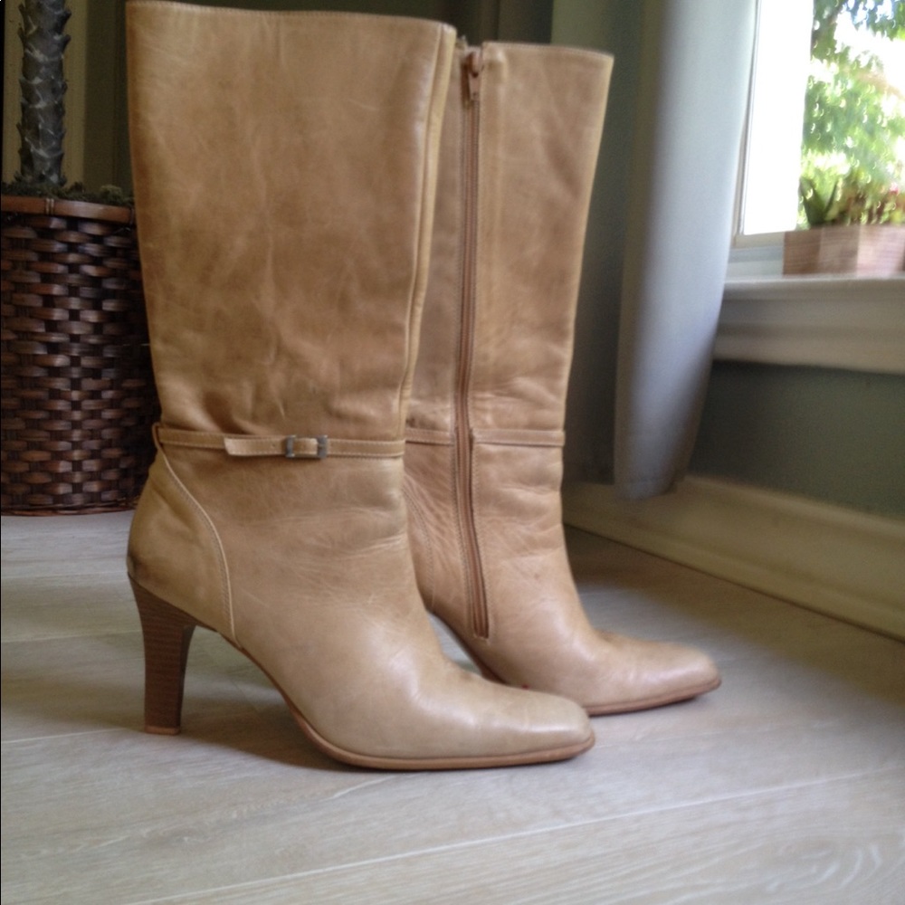 Beautiful vintage high beige camel color leather boots.