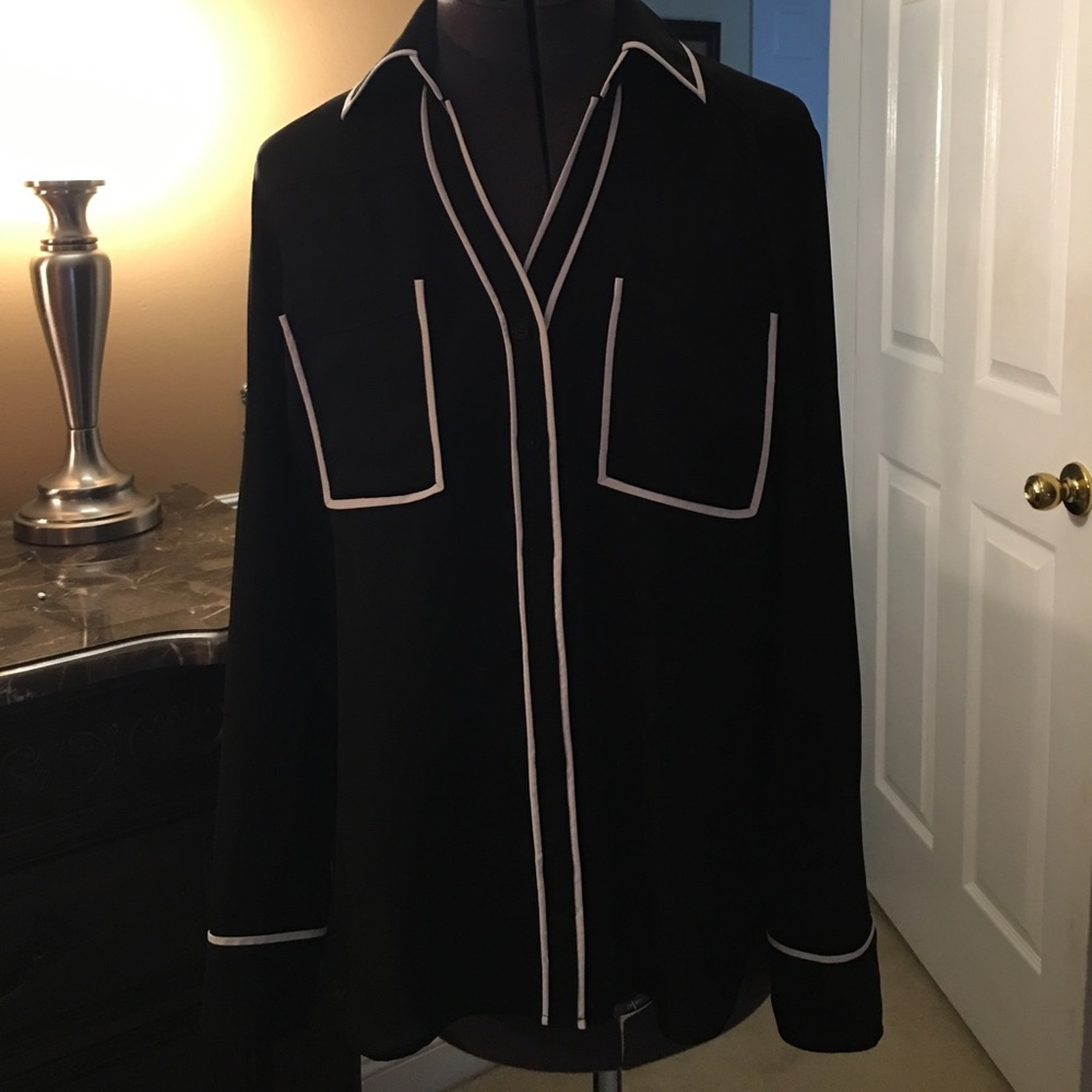 Black/white blouse