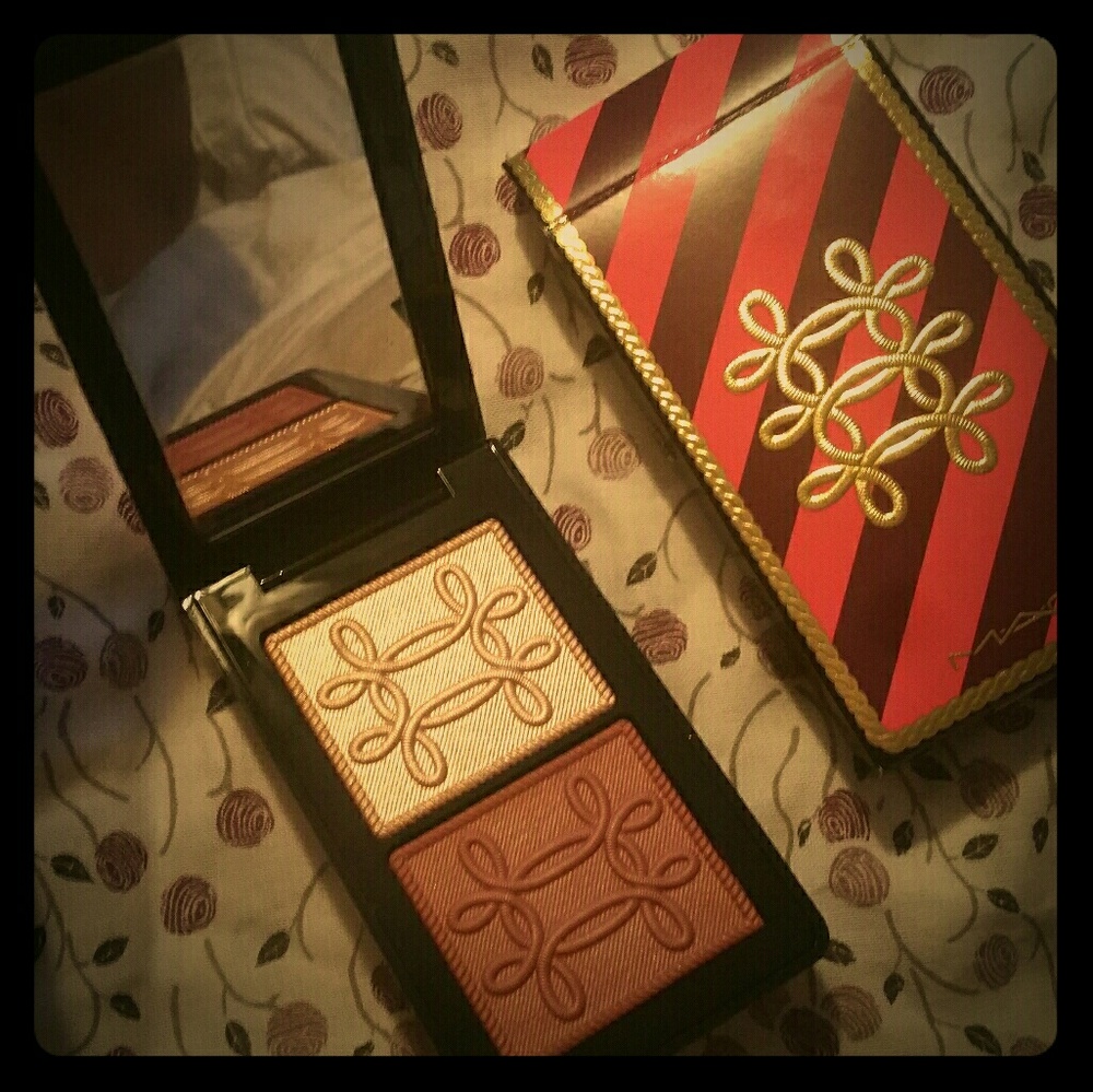 Nutcracker Sweet Copper Face Compact