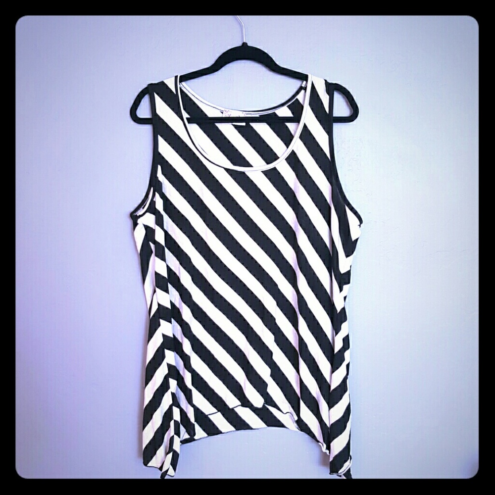 Black and white striped tanktop