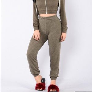 SOLD🚫NWT fashion nova  jogger Olive