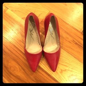 Alice + Olivia lizard embossed patent leather pump