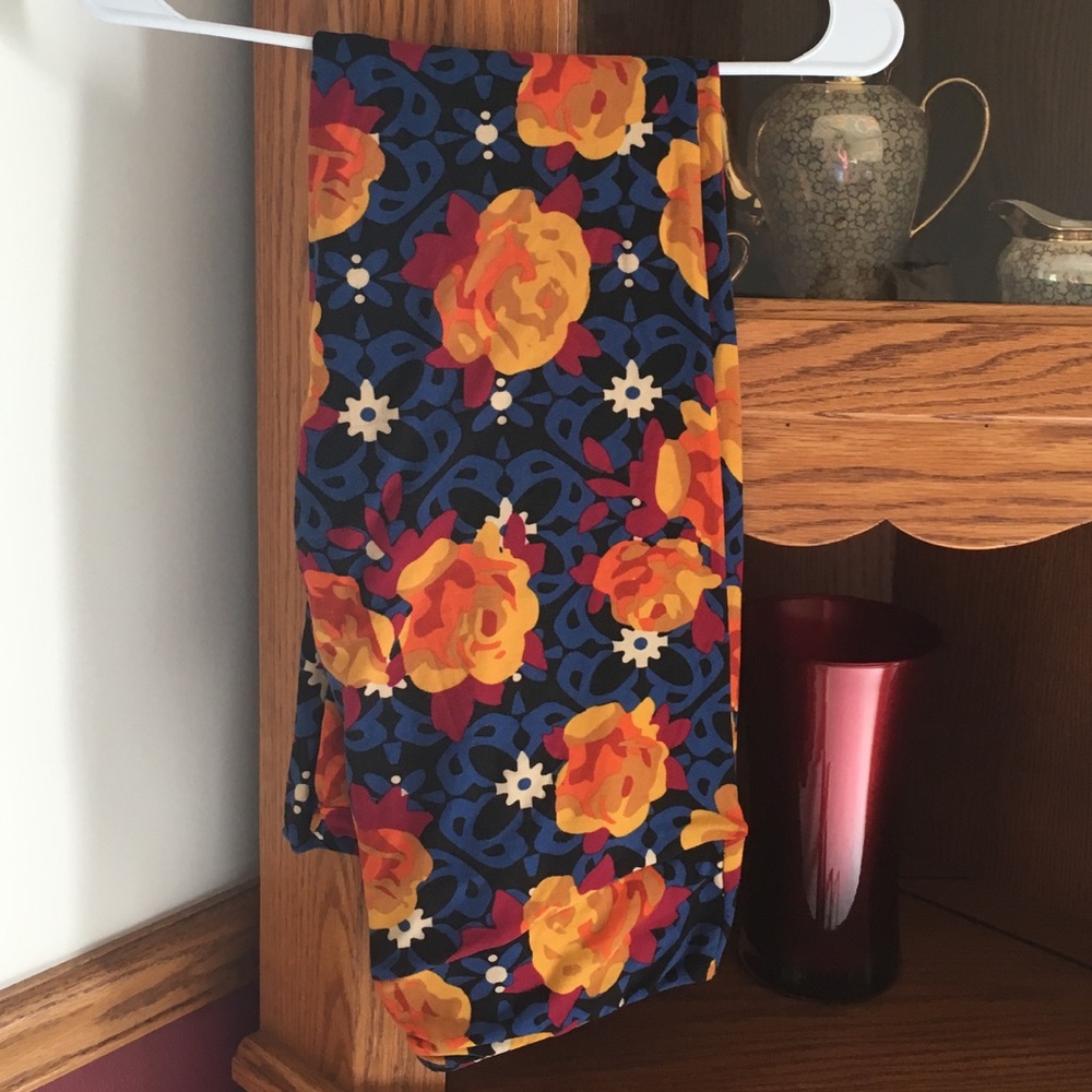 LuLaRoe tall and curvy leggings