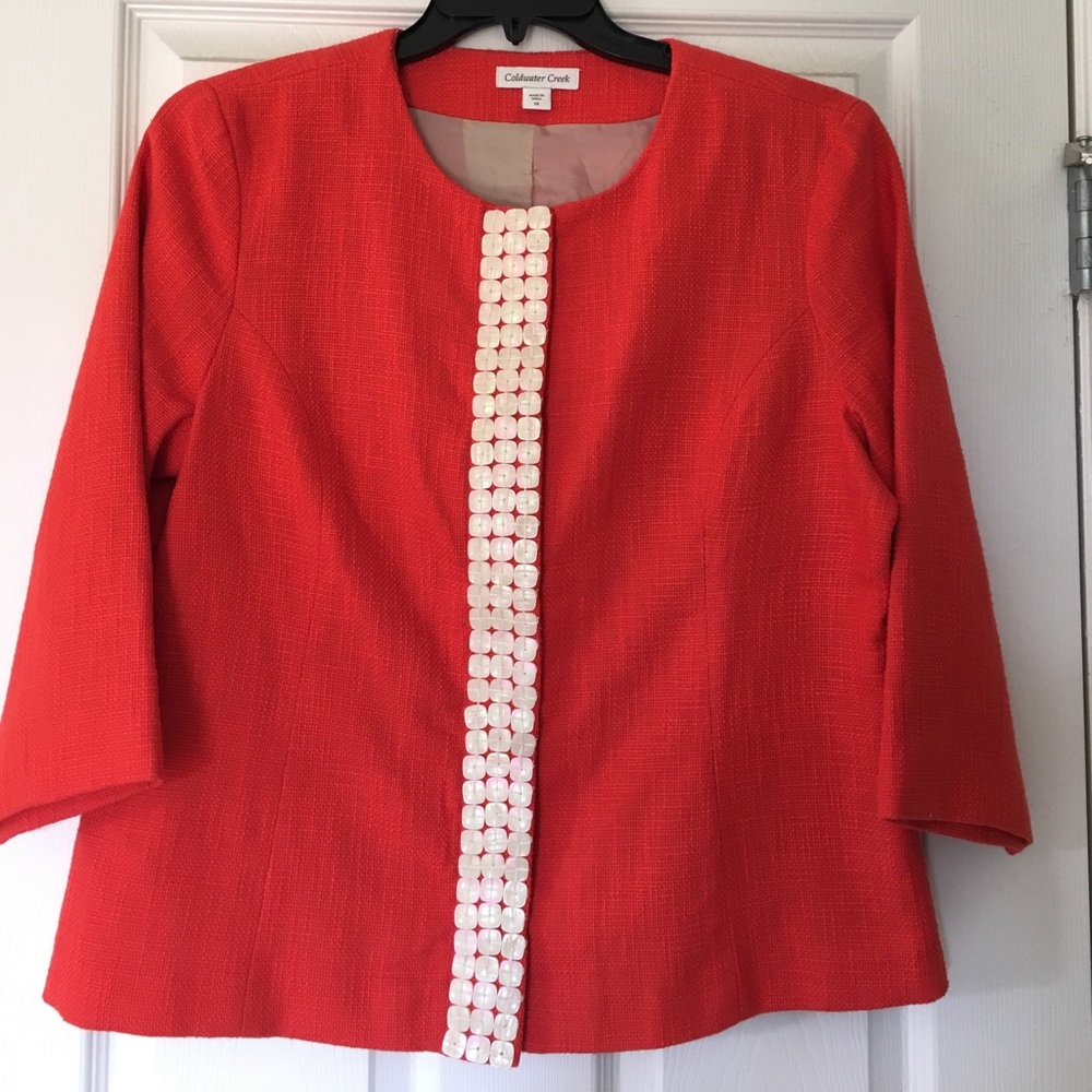 3/4 sleeve lined suit jacket with seashell buttons