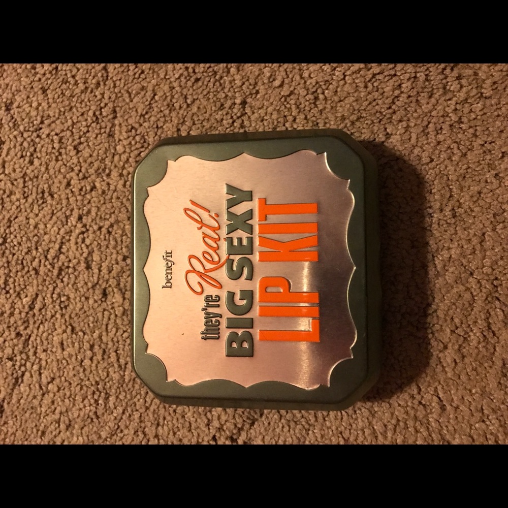 They're real! Sexy lip kit barely used