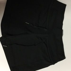 LULULEMON LIKE NEW BLACK SHORTS SIZE 4