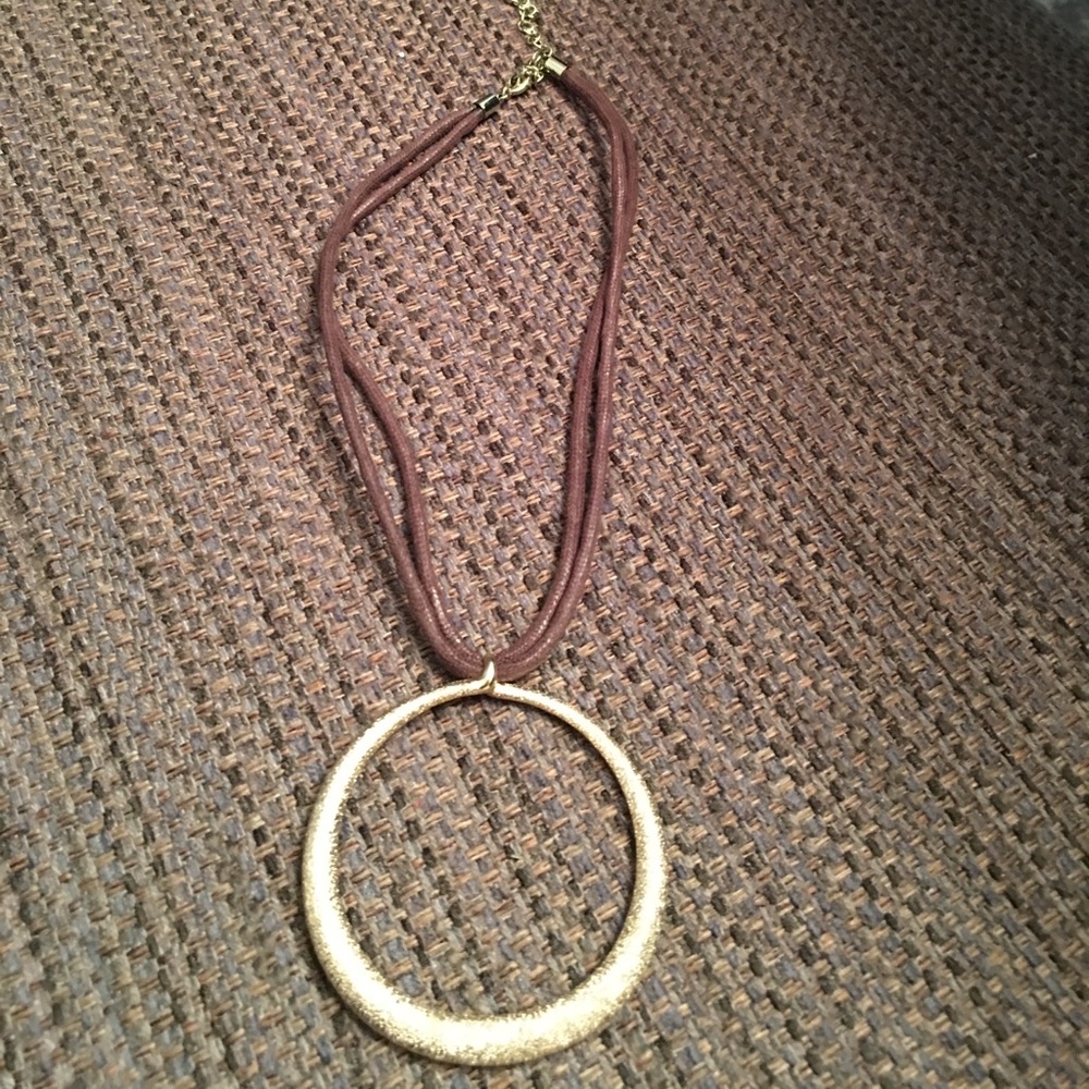 Round pendant fashion choker