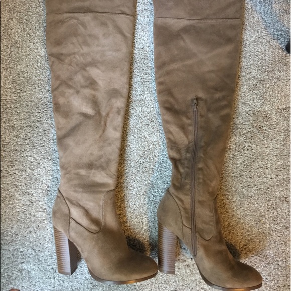 Over the knee boots - Picture 3 of 4
