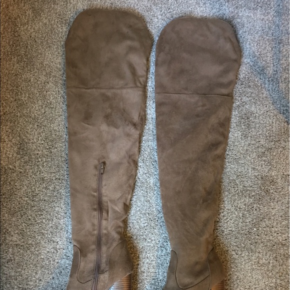 Over the knee boots - Picture 4 of 4