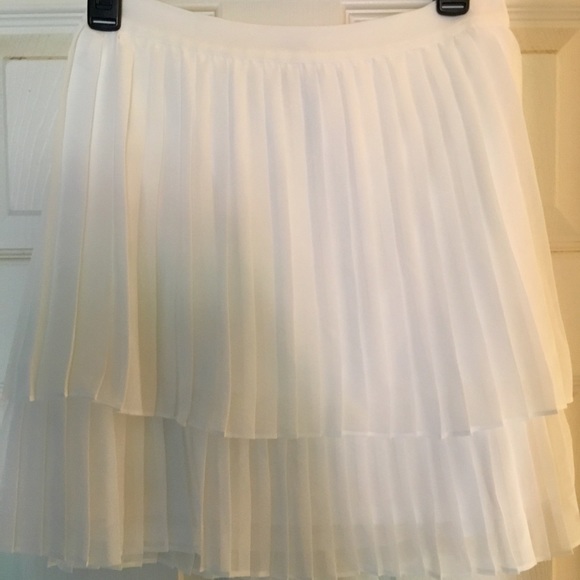 Lauren Conrad Ivory Tiered Pleated Mini Skirt - Picture 1 of 2