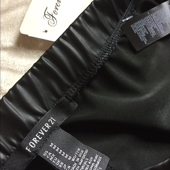 🚫SOLD🚫 Faux leather skirt - Picture 3 of 4