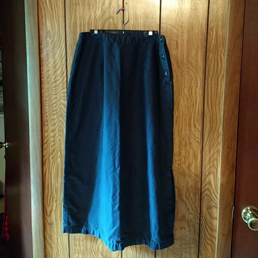 A midi skirt.