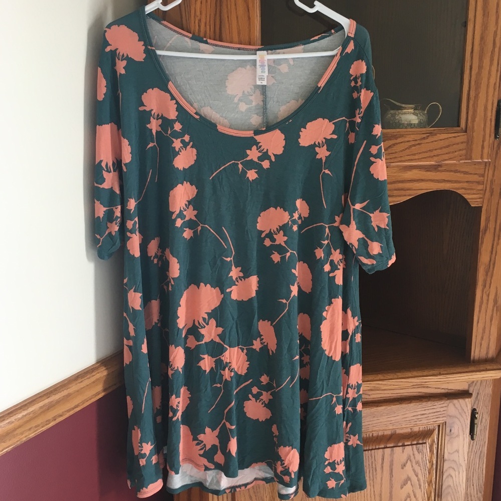 LuLaRoe perfect tee
