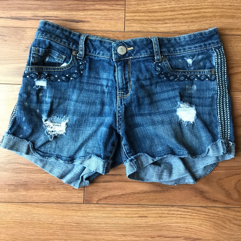 Aeropostale Midi Style Shorts W/ Rips and Designs!