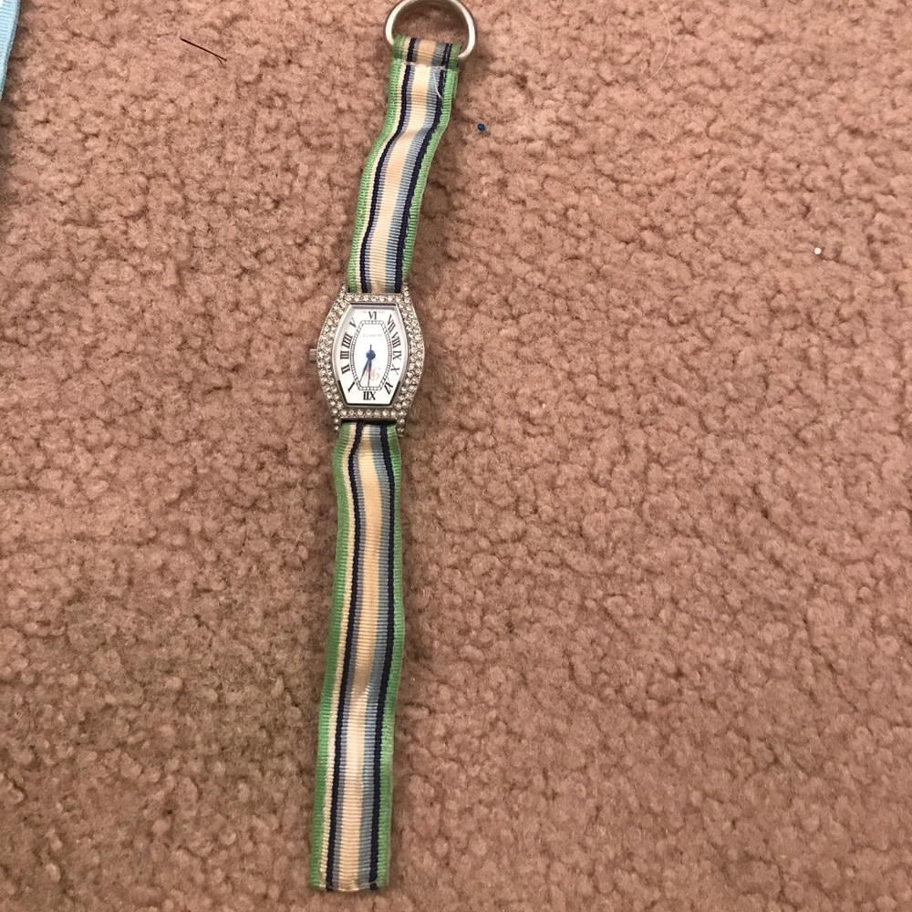 Sparsely watch face with stripped removable band