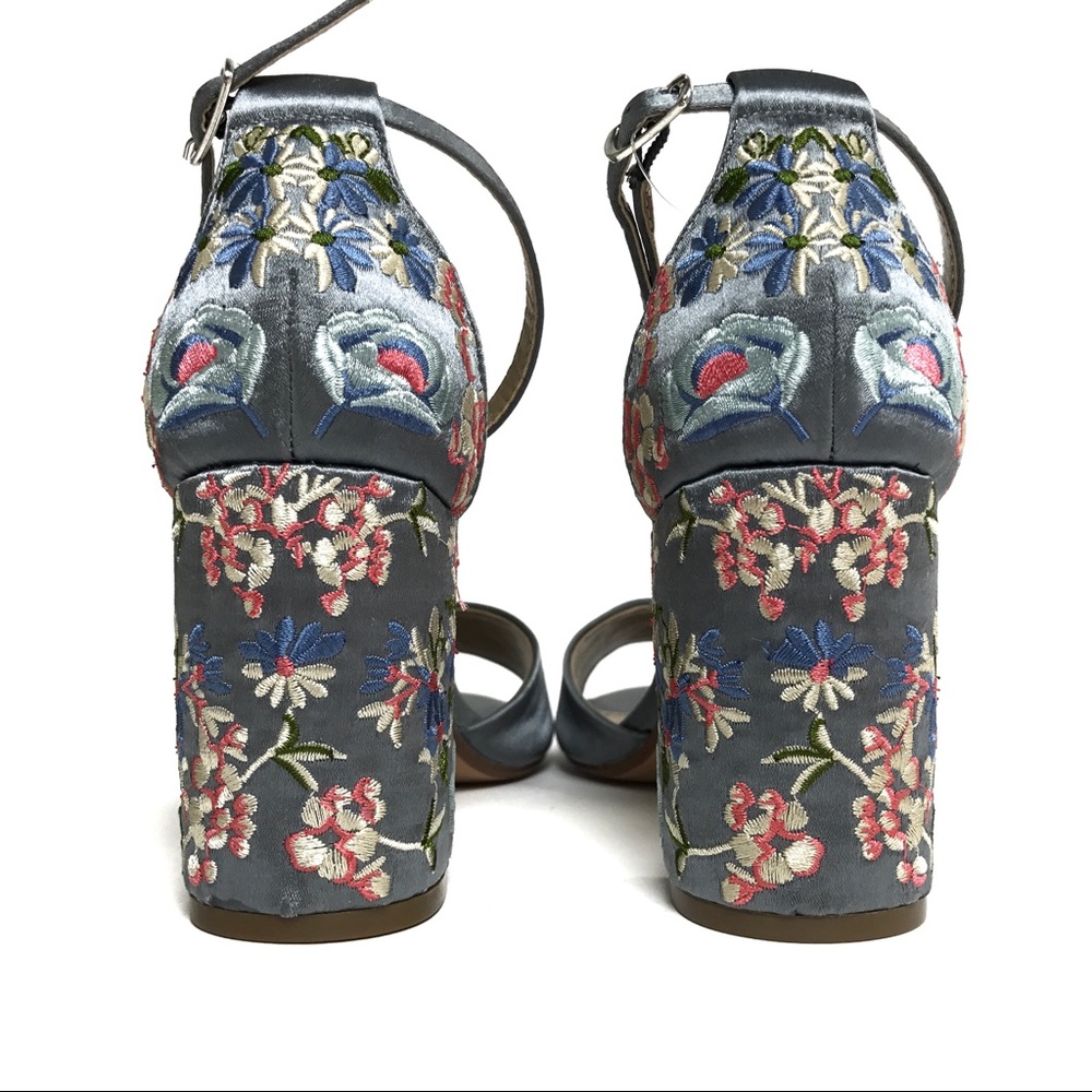 New Steve Madden Delilah Embroidered Heels Sandal - Picture 2 of 7