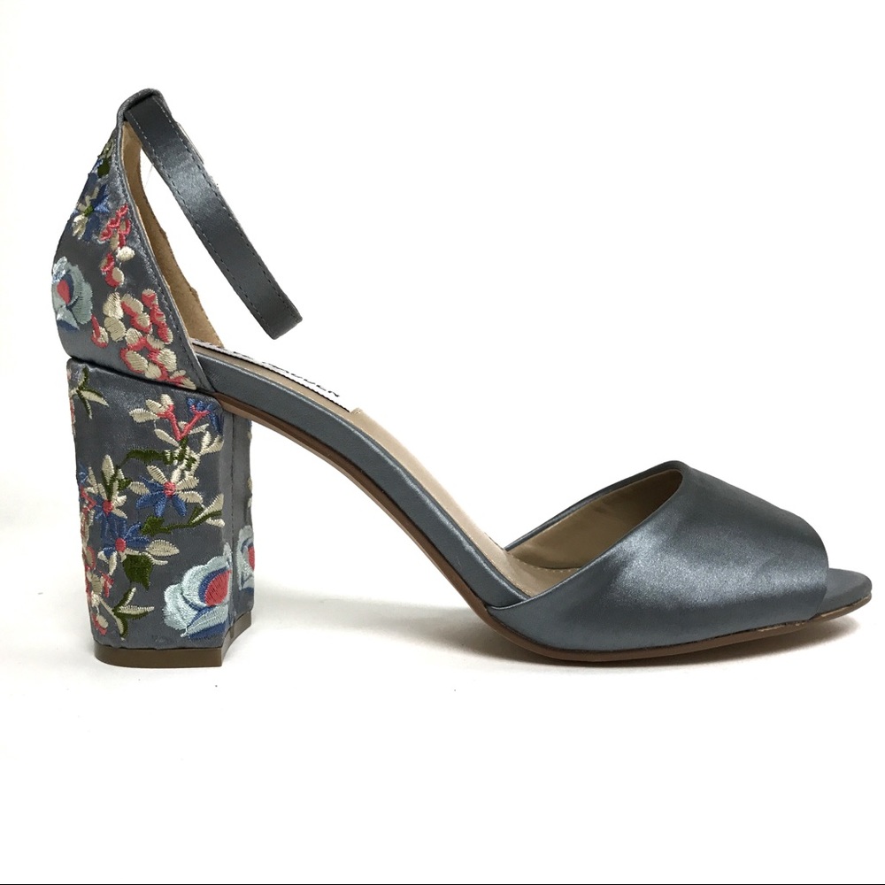 New Steve Madden Delilah Embroidered Heels Sandal - Picture 3 of 7