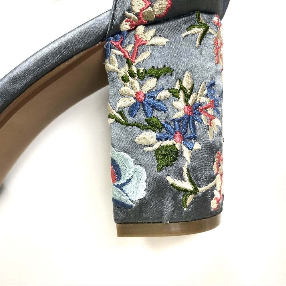 New Steve Madden Delilah Embroidered Heels Sandal - Picture 6 of 7