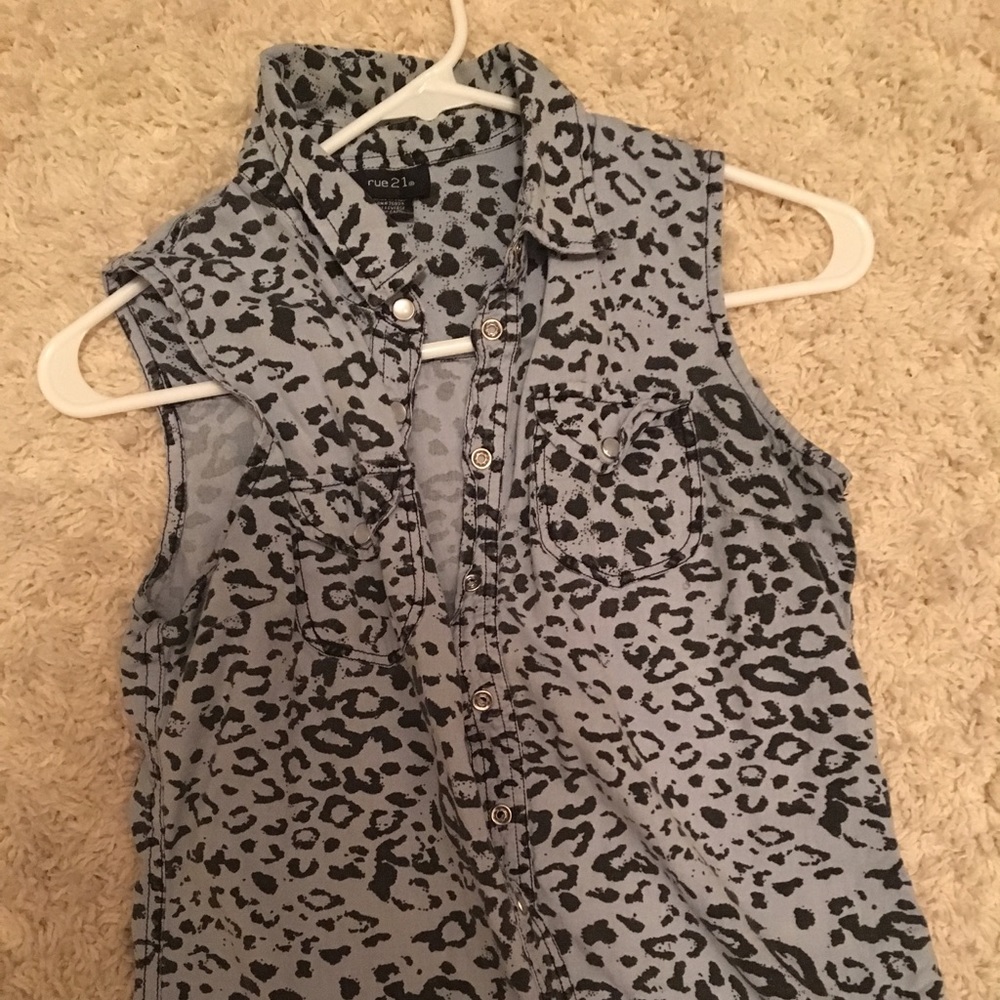 Rue 21 cheetah print sleeveless top