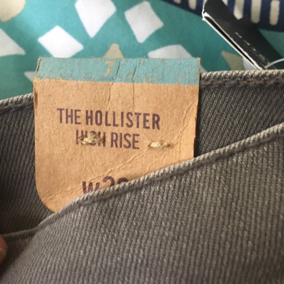 Hollister high-rise shorts! - Picture 3 of 4