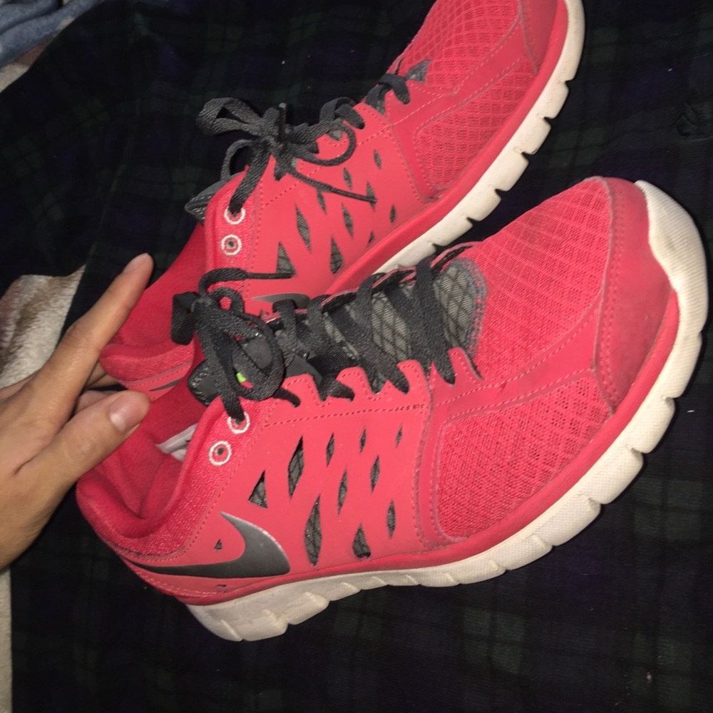 SOLDNike Flex 2013 RUN---GREAT LIFE LEFT. SIZE 9 M