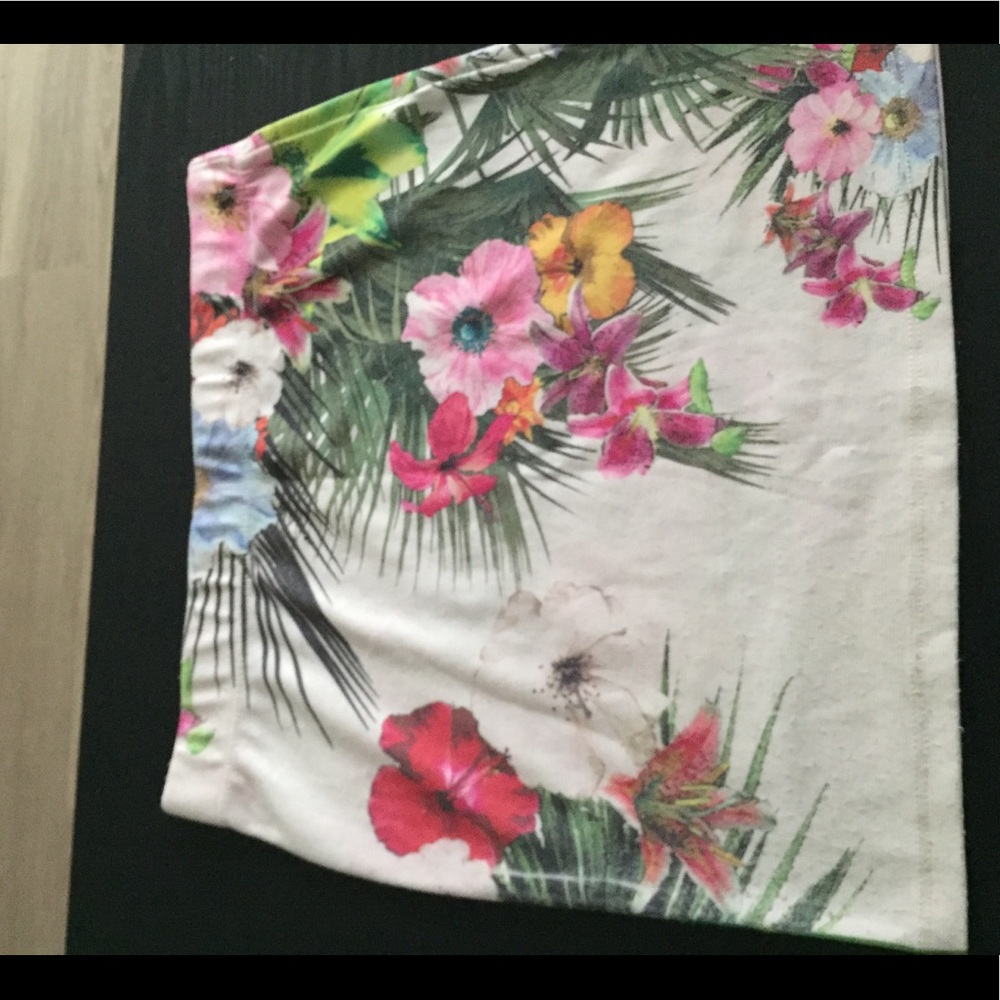 Flower fitted skirt  🌺