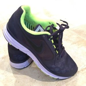 Women's Nike Vomero 8 - Size 8