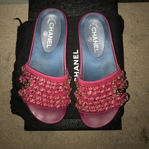 Chanel slides