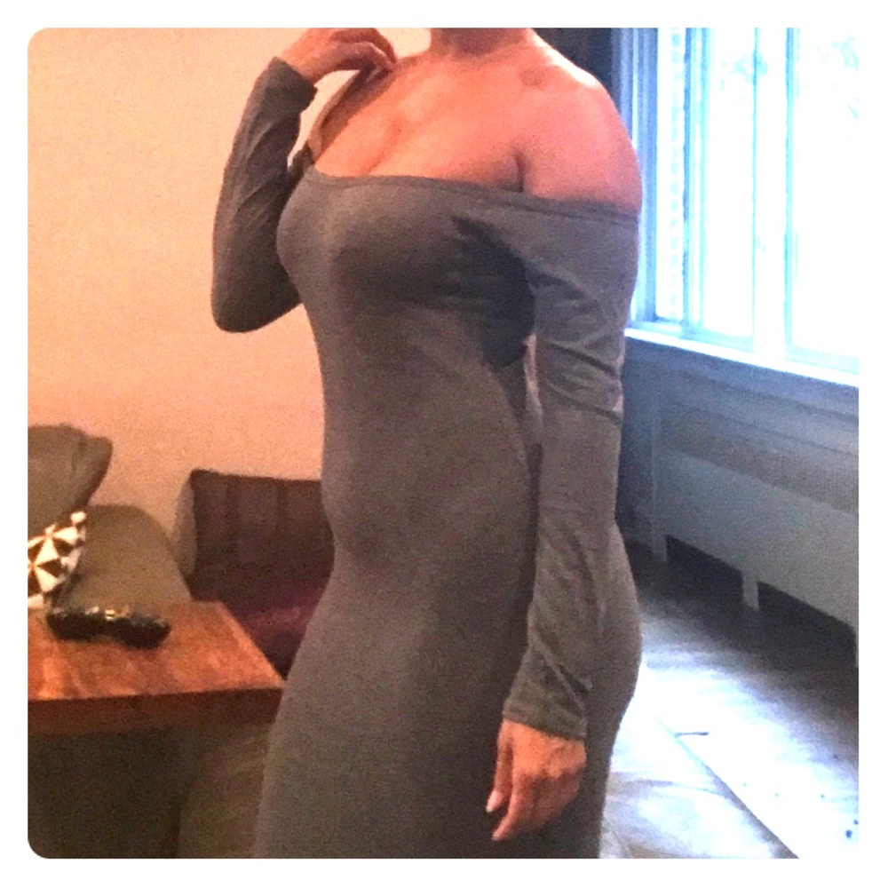 Grey off shoulders maxi dress