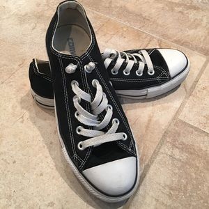 Women's Converse Chuck  Taylor Size 8