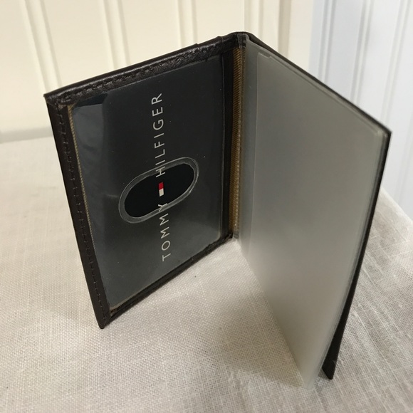 Tommy Hilfiger Men's Brown Leather Card Holder. - Picture 3 of 8