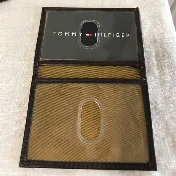 Tommy Hilfiger Men's Brown Leather Card Holder. - Picture 5 of 8