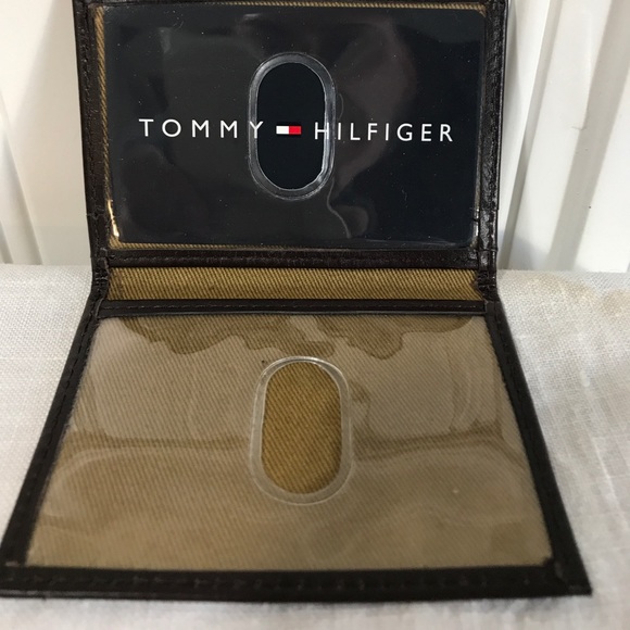 Tommy Hilfiger Men's Brown Leather Card Holder. - Picture 6 of 8