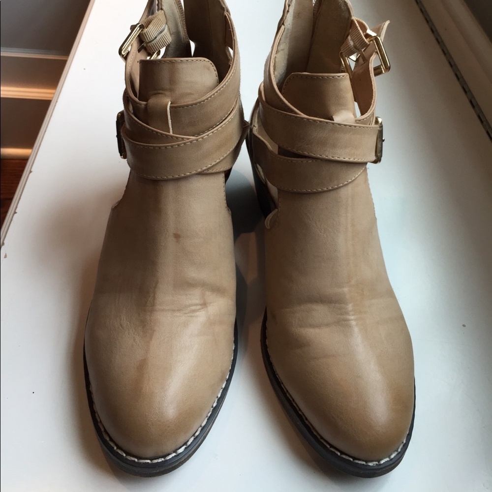 Report booties