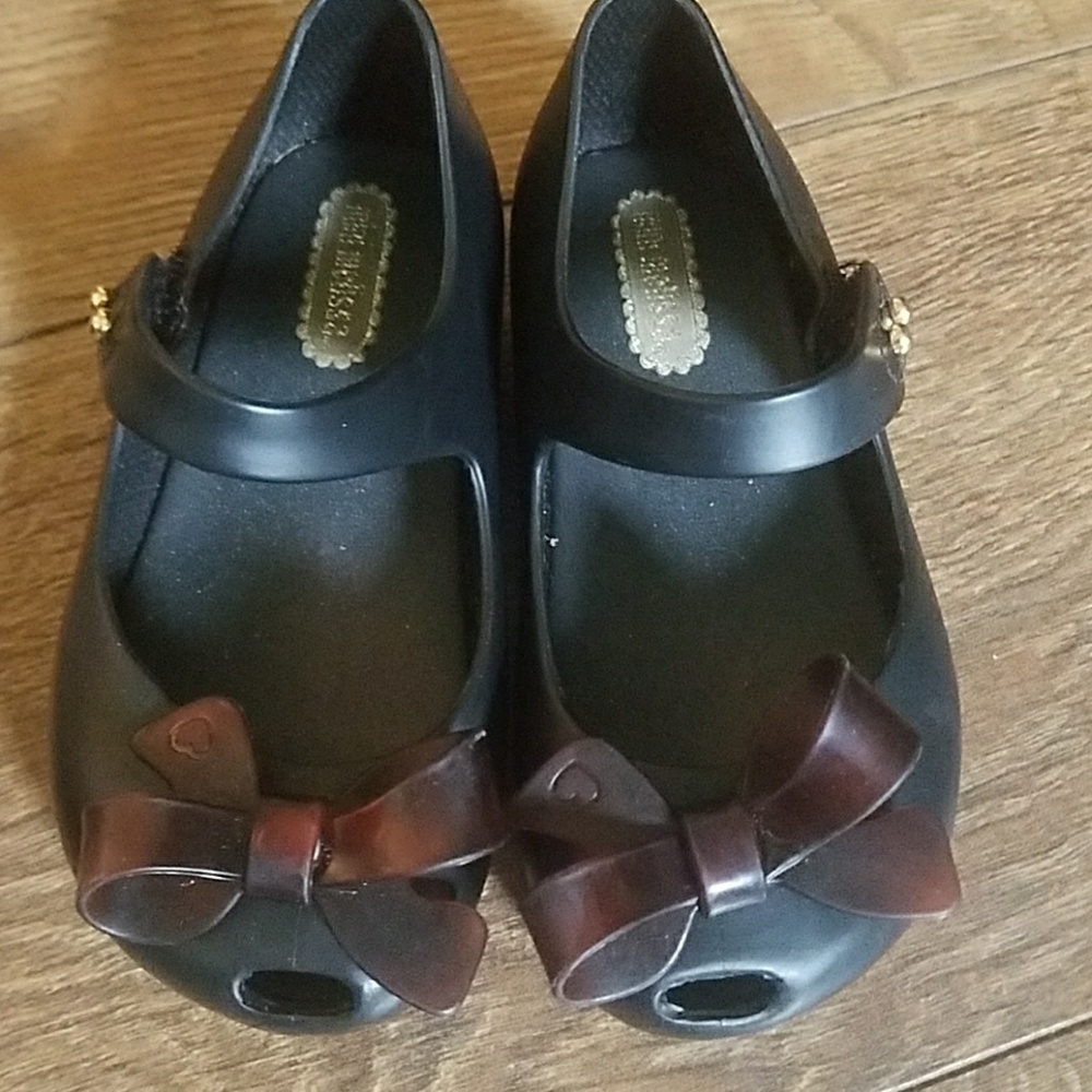 Girls shoes