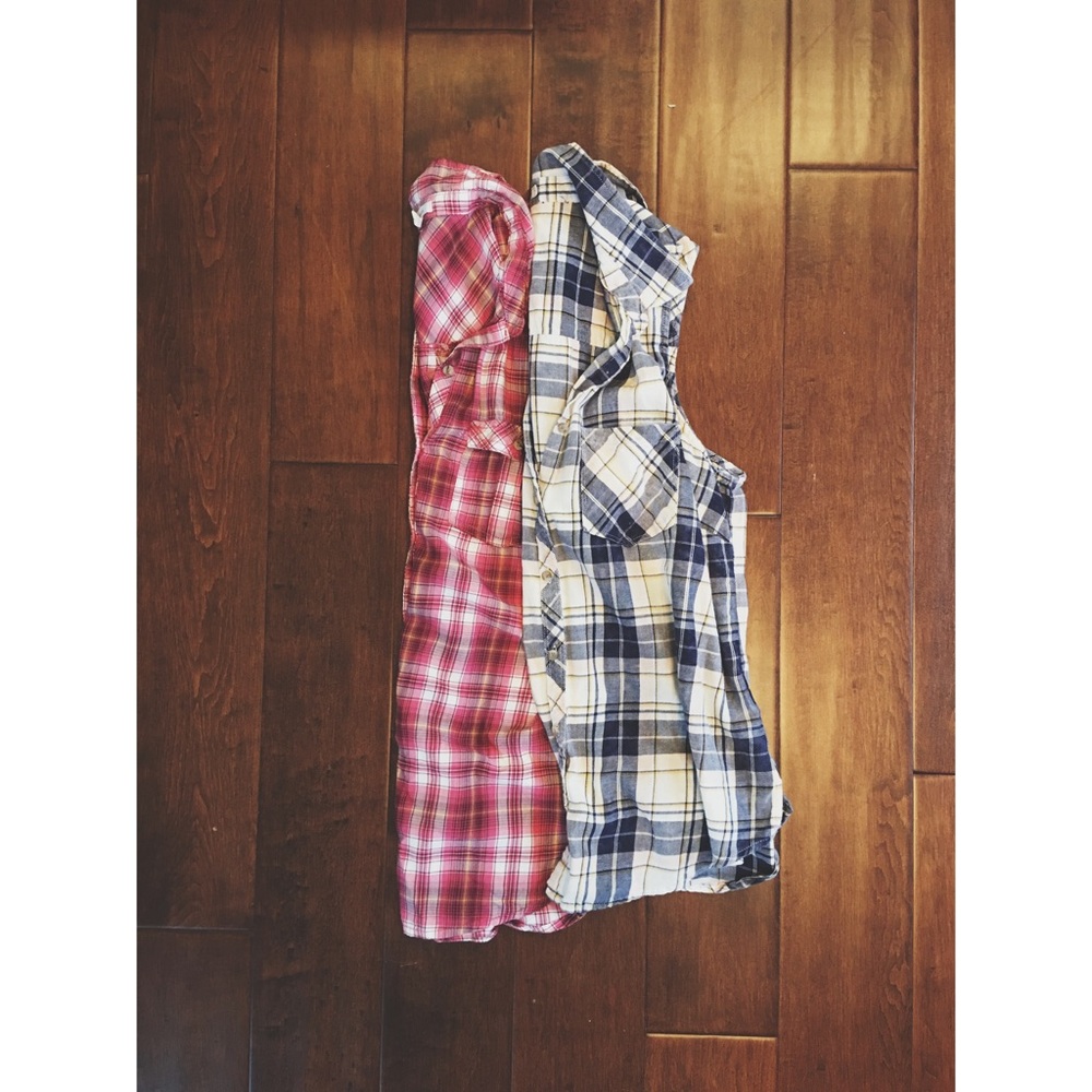 ✨$4 SALE✨ Lot of 2 plaid tanks