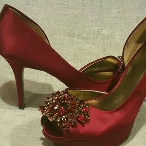 Nine West Burgandy Satin Evening Pump Size 7