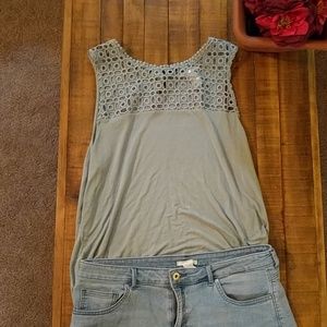 H&m green key hole design top