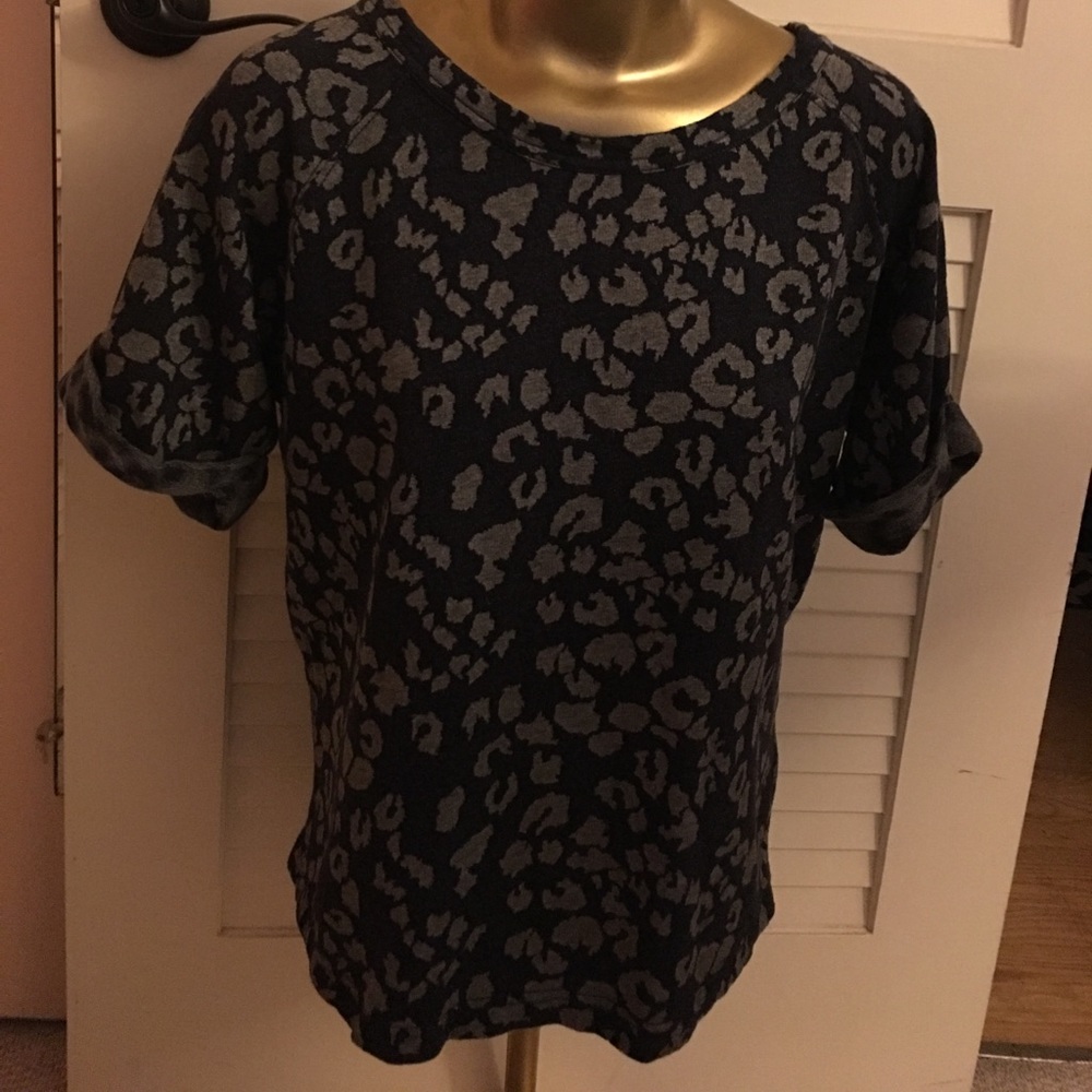 GAP Leopard Black and Grey Boxy Tee Size M