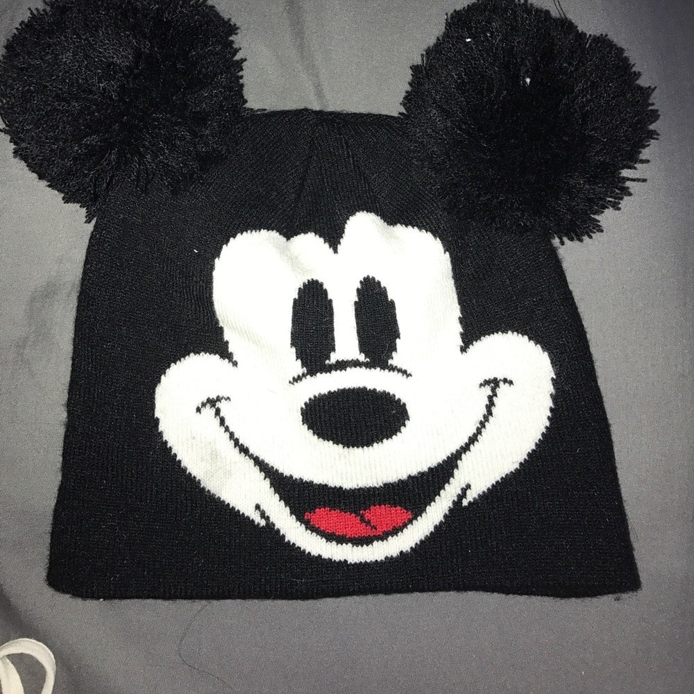 Pom Pom Mickey Mouse hat