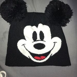 Pom Pom Mickey Mouse hat